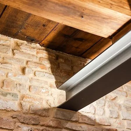 Exclusive Academy House *